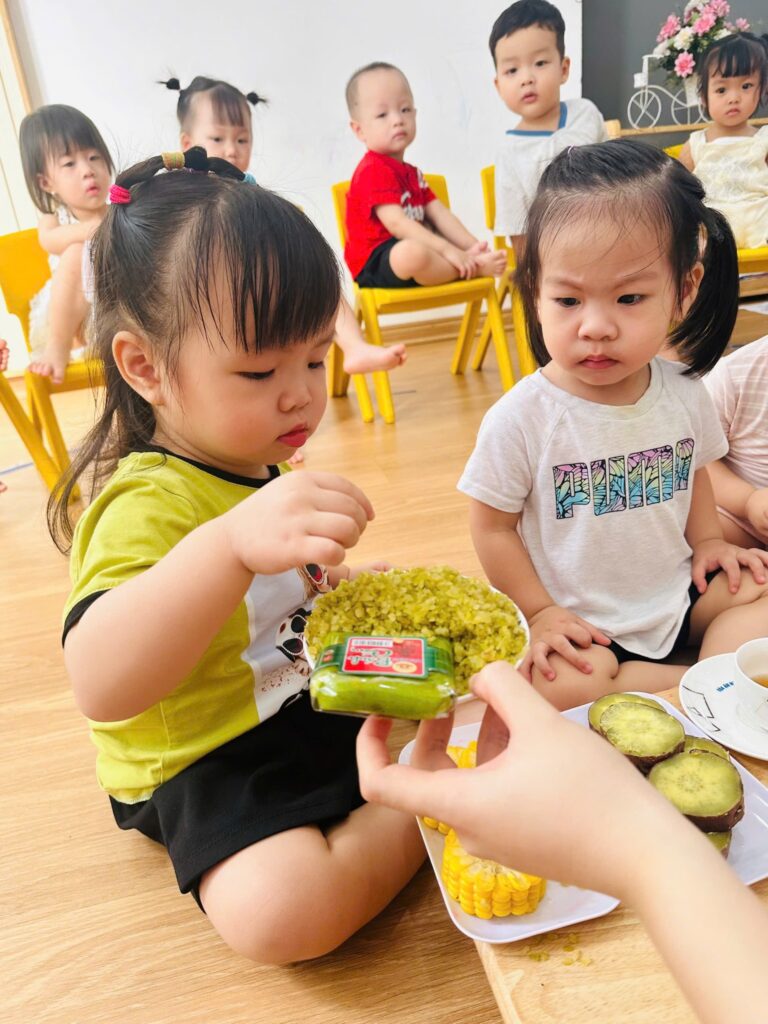 Ăn sáng tại trường.